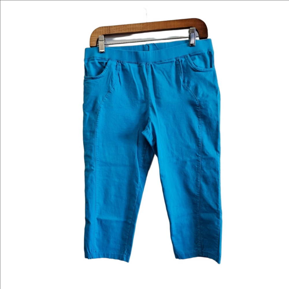 Solid Pocket Capris - Picture 2 of 6